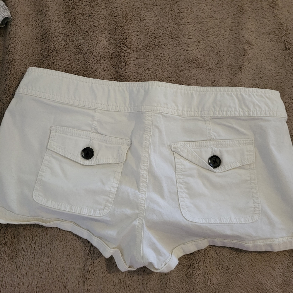 Shorts - Picture 2 of 3